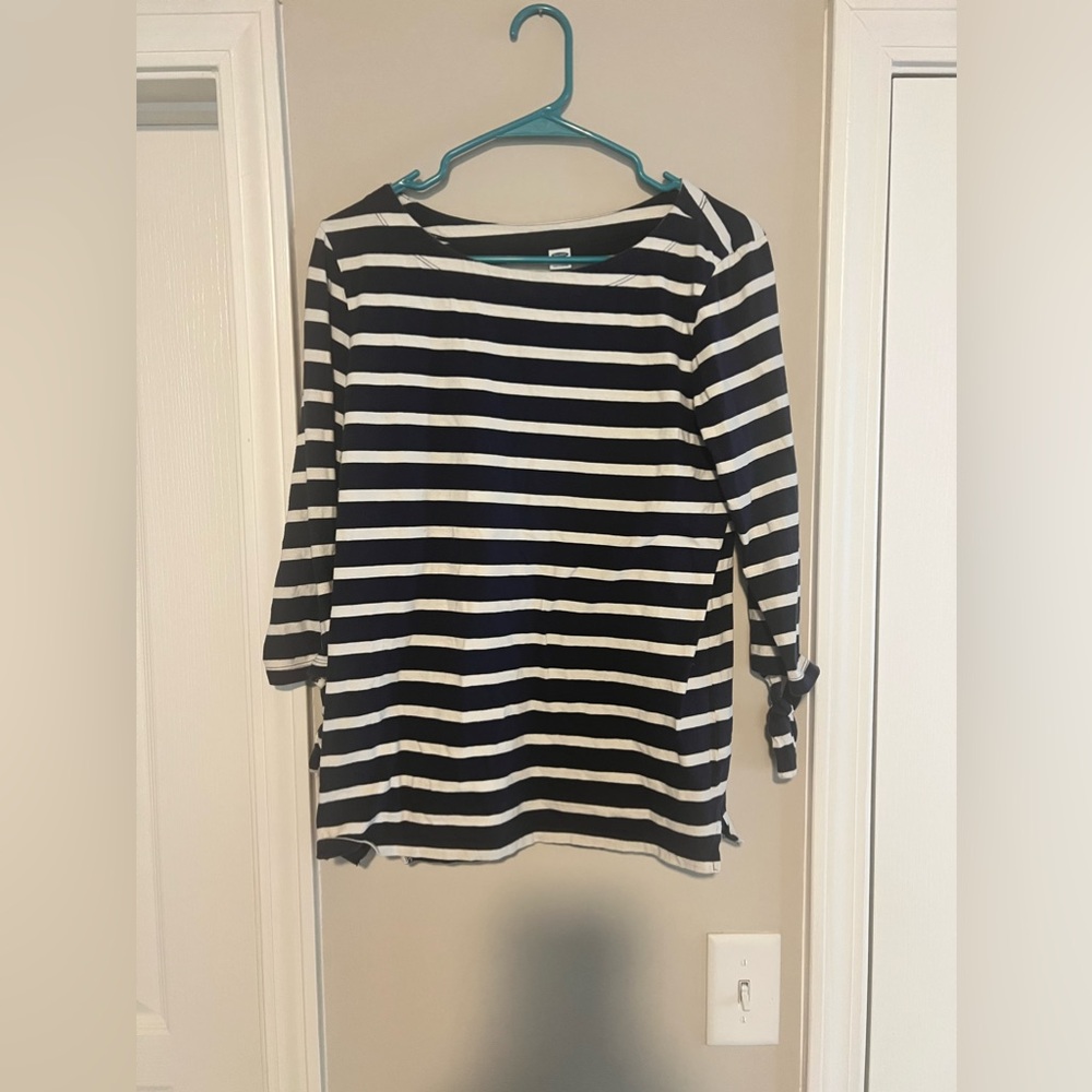 Old Navy Quater sleeve shirt